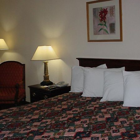 Rodeway Inn Montgomery Phòng bức ảnh