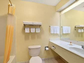 Rodeway Inn Montgomery Ngoại thất bức ảnh